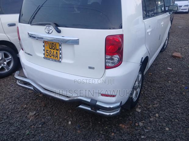 Toyota Corolla Rumion 2010 White