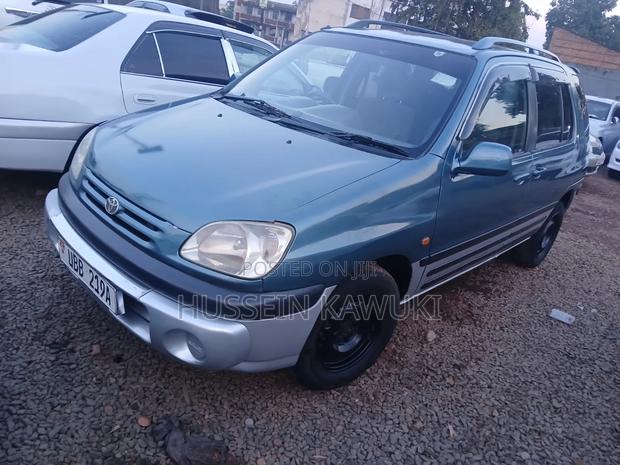 Toyota Raum 2001 Green