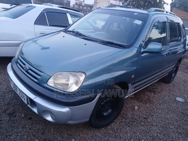 Toyota Raum 2001 Green