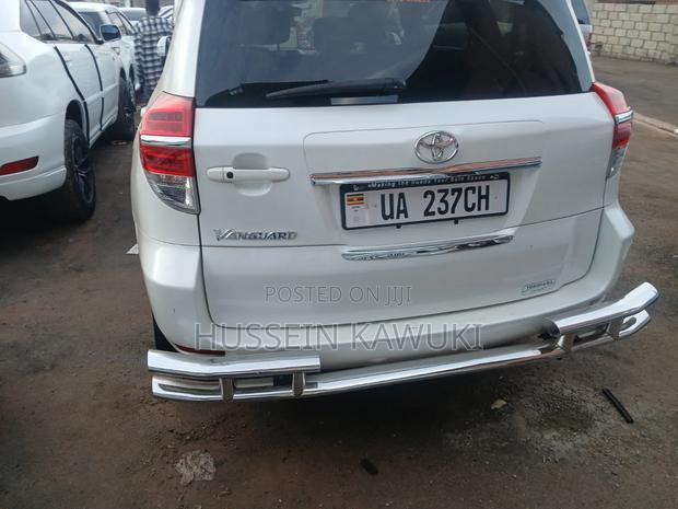 Toyota Vanguard 2012 White