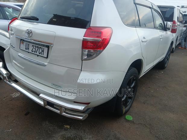 Toyota Vanguard 2012 White