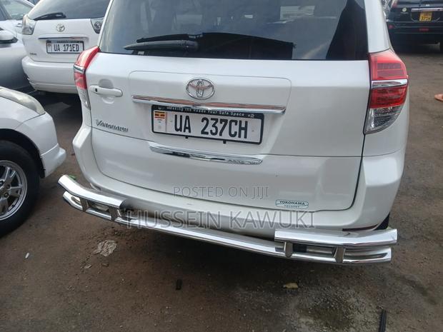 Toyota Vanguard 2012 White