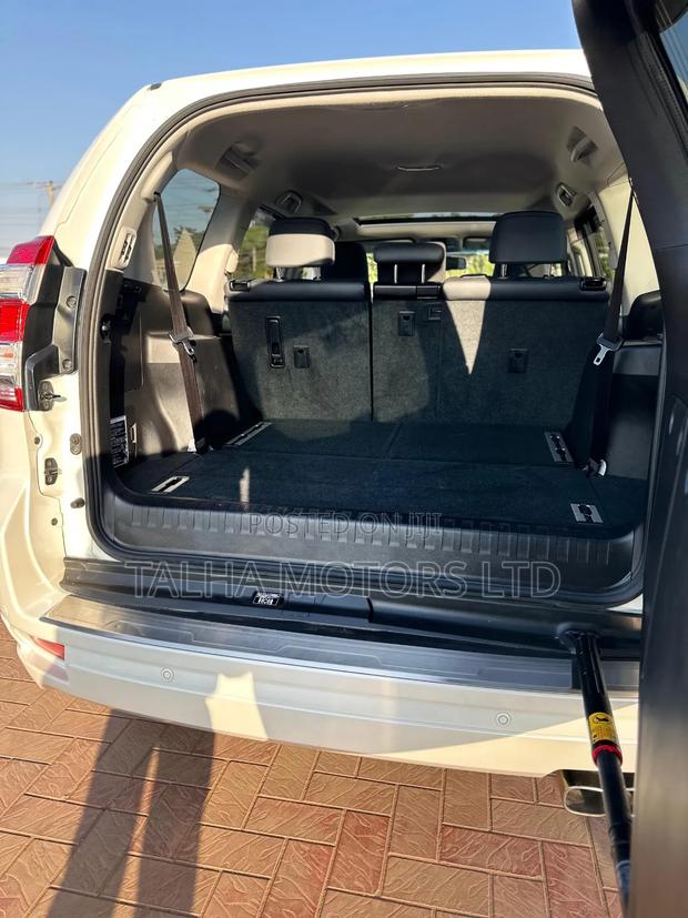Toyota Land Cruiser Prado 2017 White