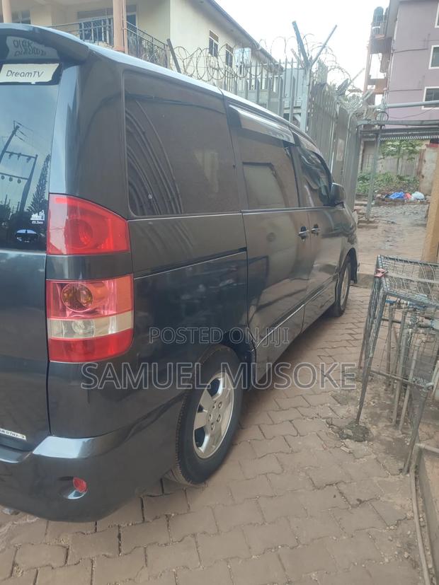 Toyota Noah 2004 Gray
