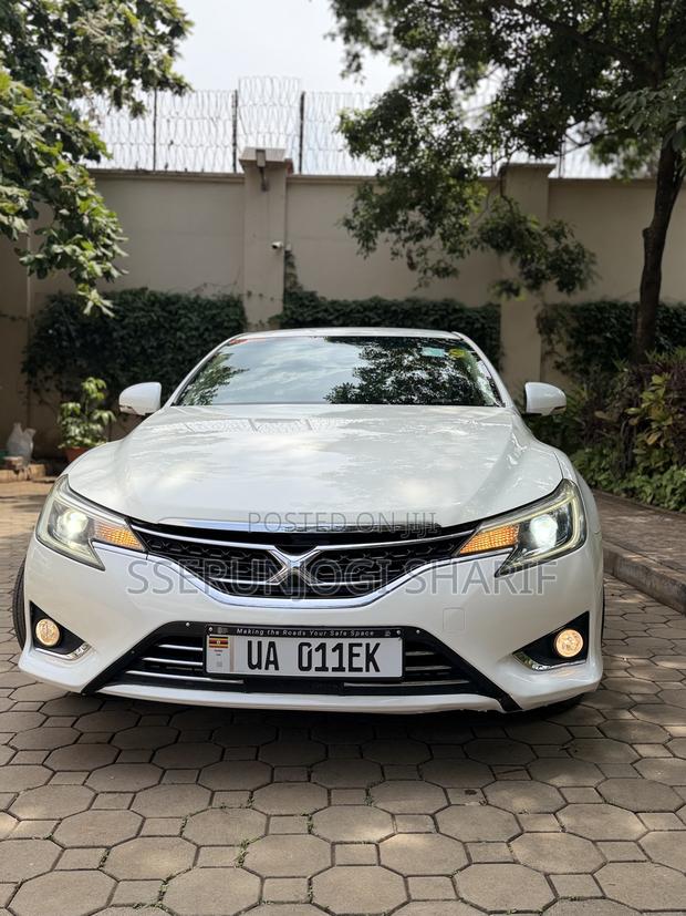 Toyota Mark X 2.5 AWD 2012 White