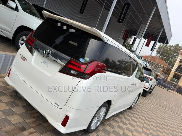 Toyota Alphard 2.5 Petrol FWD 2017 White