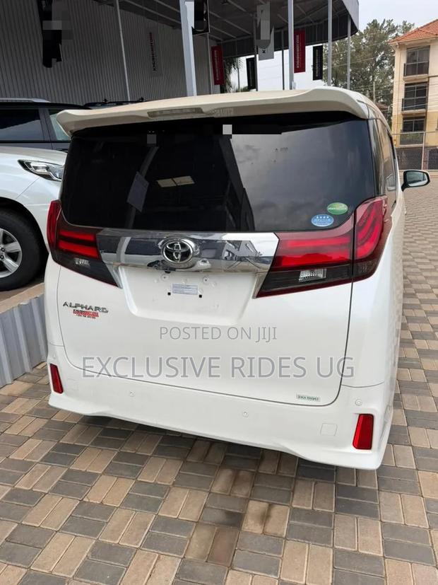 Toyota Alphard 2.5 Petrol FWD 2017 White