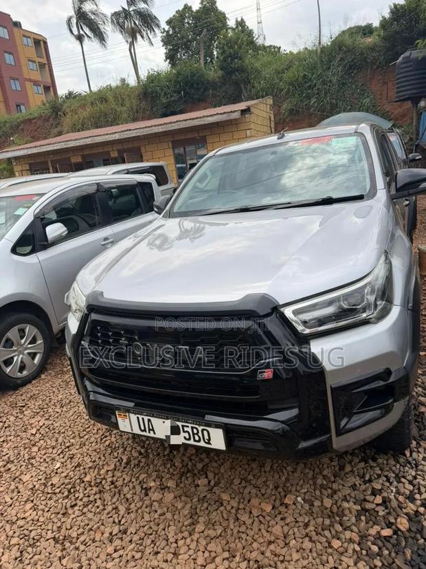 Toyota Hilux 2021 Silver