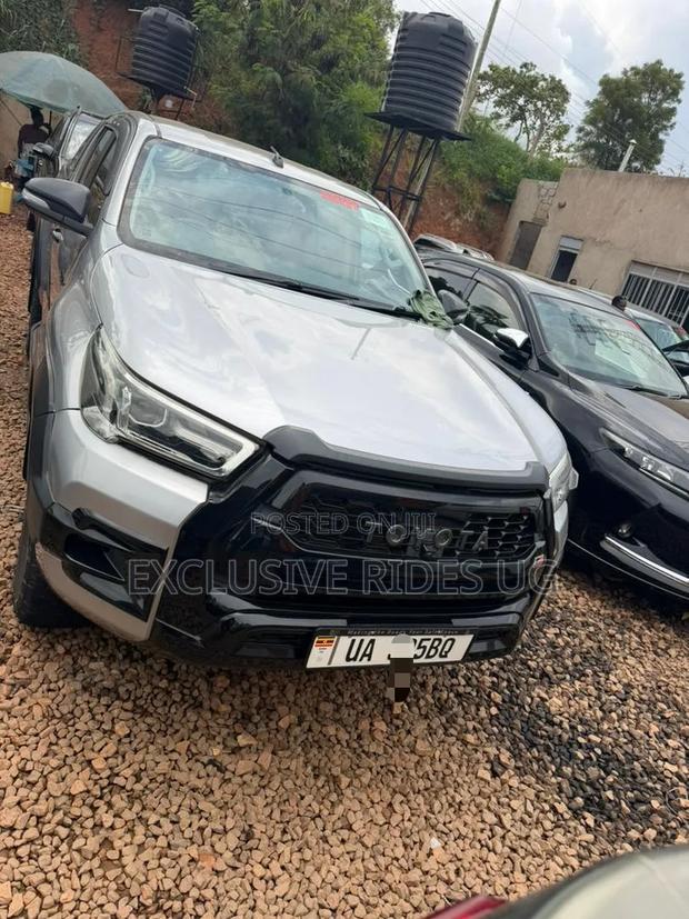 Toyota Hilux 2021 Silver