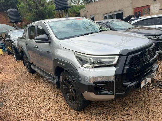 Toyota Hilux 2021 Silver