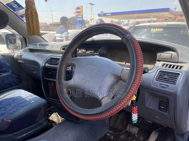 Toyota Noah 2.0 AWD (8 Seater) 2002 Blue