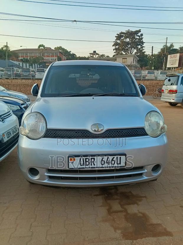 Toyota Sienta 2012 Silver