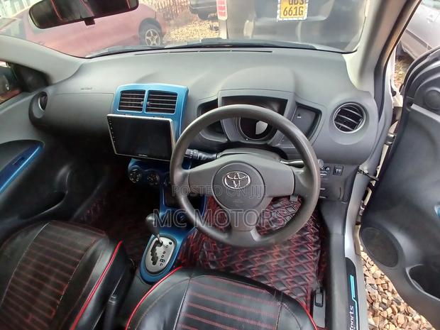 Toyota IST 2011 Silver