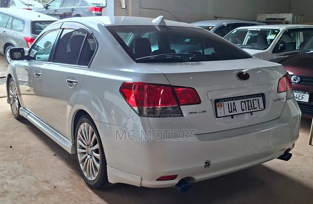 Subaru Legacy 2.0D Estate 2012 White