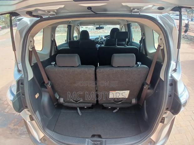 Toyota Sienta 1.5 AWD 2015 Silver