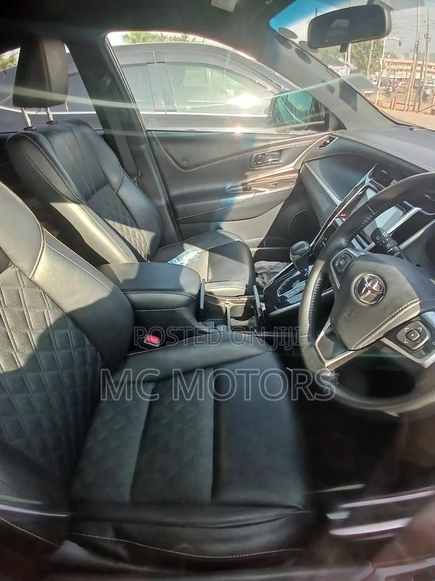 Toyota Harrier 2.0 2016 Maroon
