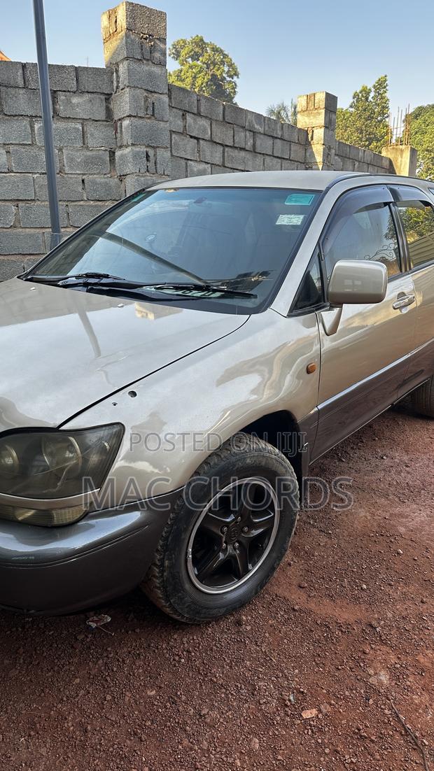 Toyota Harrier 2002 Gold