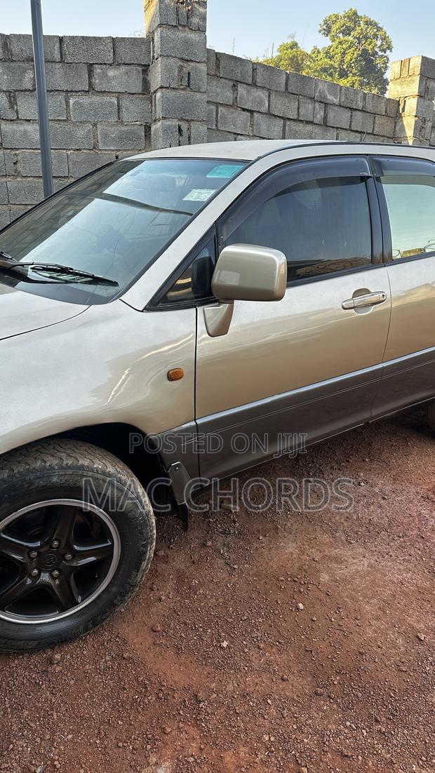 Toyota Harrier 2002 Gold
