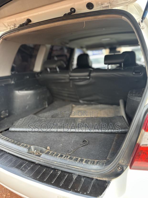 Toyota Kluger 2005 White