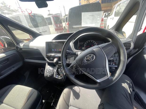 Toyota Noah 2014 Silver