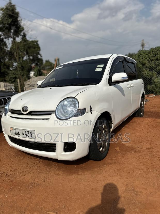 Toyota Sienta 2007 White