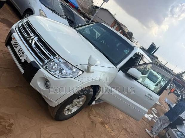 Mitsubishi Pajero 3.0 2011 White