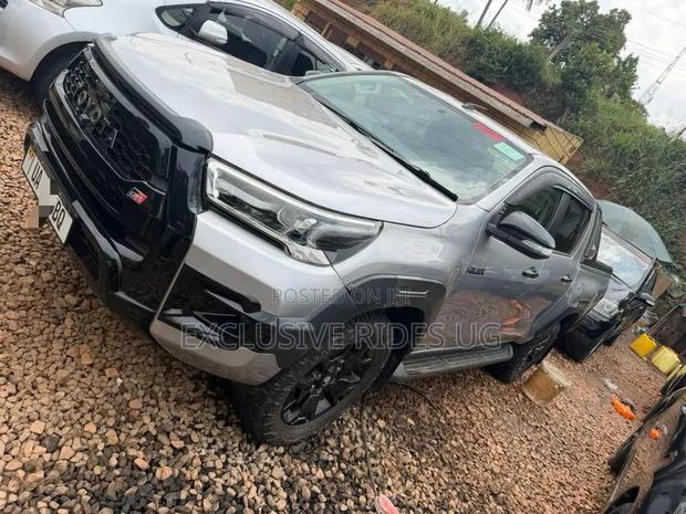 Toyota Hilux 2021 Silver