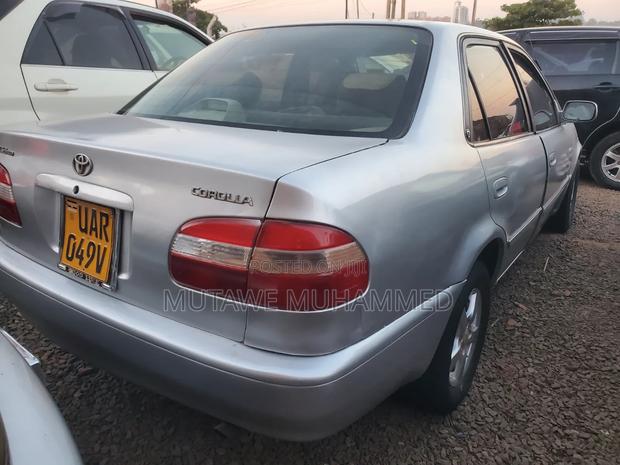 Toyota Corolla 2000 Silver