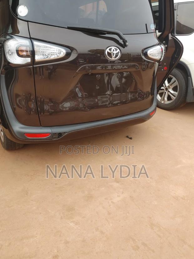 Toyota Sienta 2017 Brown