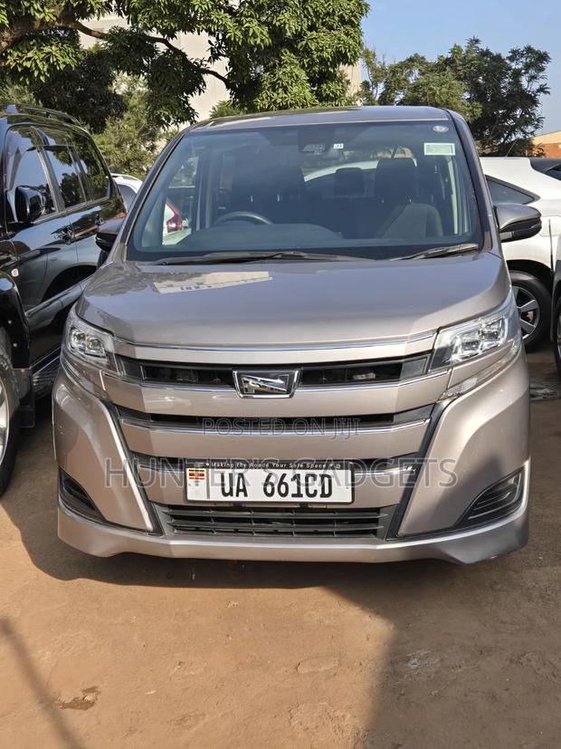 Toyota Noah 2017 Brown