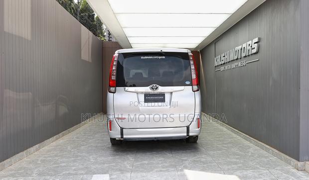 Toyota Noah 2.0 FWD (7 Seater) 2016 Silver