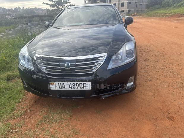 Toyota Crown 2010 Black