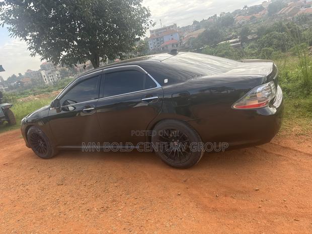 Toyota Crown 2010 Black