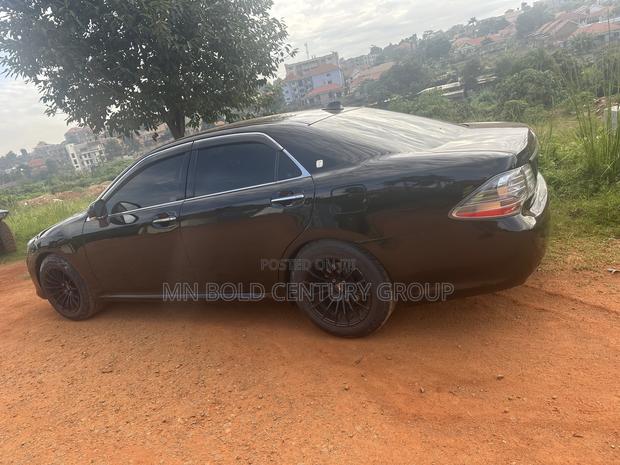 Toyota Crown 2010 Black