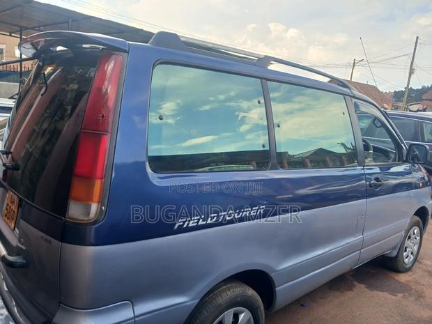 Toyota Noah 2001 Blue