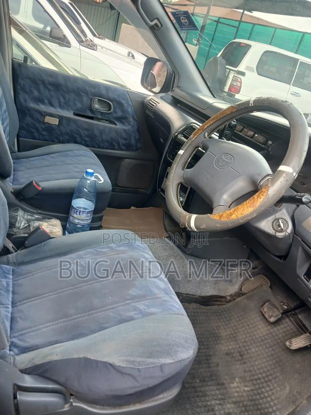 Toyota Noah 2001 Blue