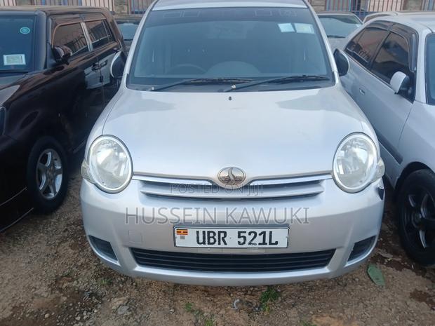 Toyota Sienta 2008 Silver