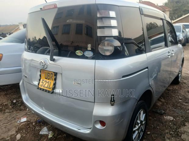 Toyota Sienta 2008 Silver