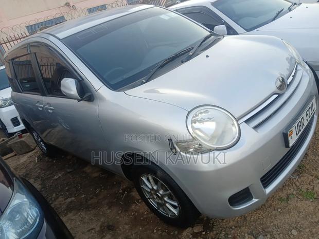 Toyota Sienta 2008 Silver