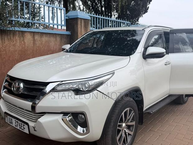 Toyota Fortuner 2018 Silver