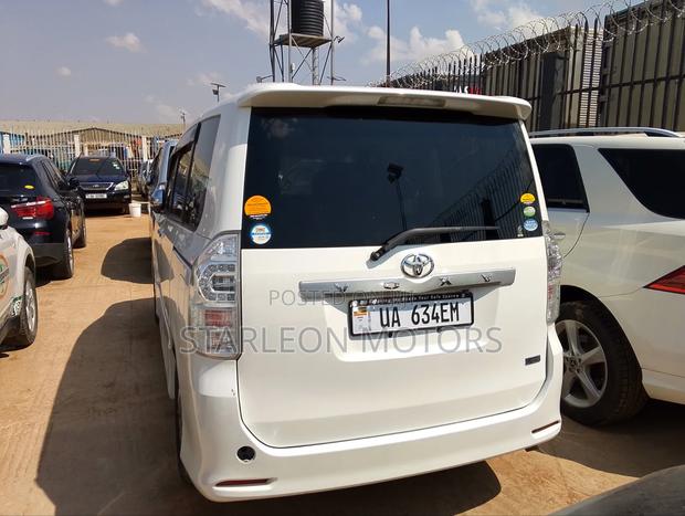 Toyota Voxy 2012 White