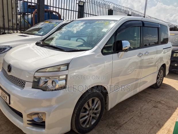 Toyota Voxy 2012 White