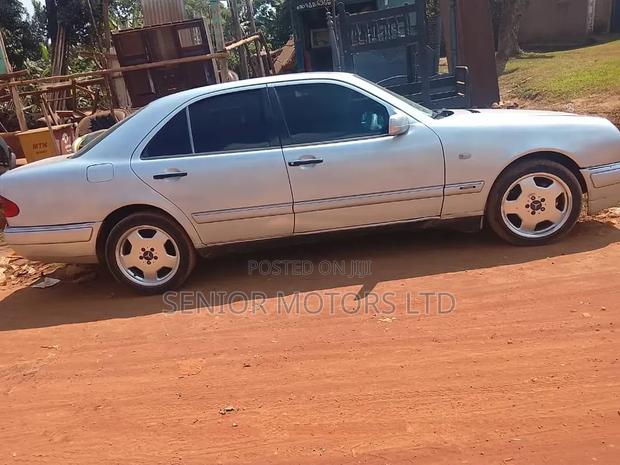 Mercedes-Benz E200 2000 Silver