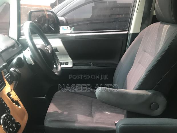 Toyota Noah 2012 Black