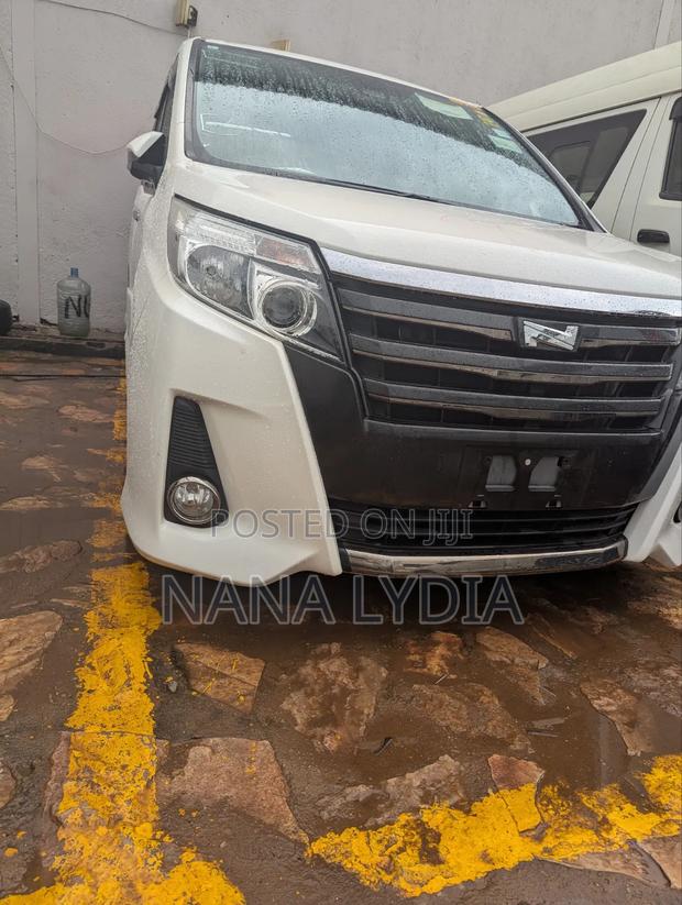 Toyota Noah 2015 White