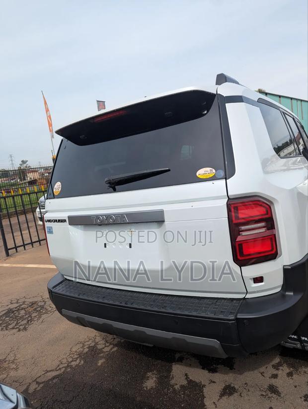 Toyota Land Cruiser Prado 2023 White