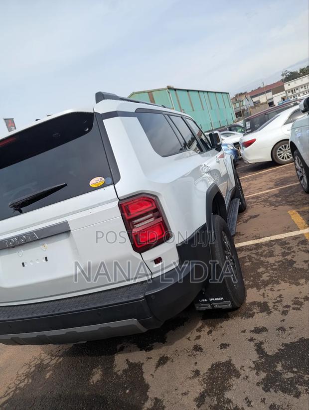 Toyota Land Cruiser Prado 2023 White