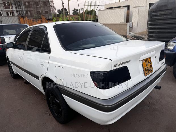 Toyota Carina 2000 White