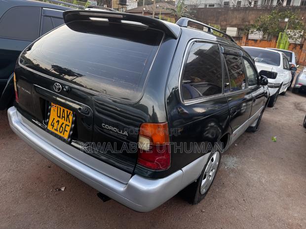 Toyota Corolla 2000 Green
