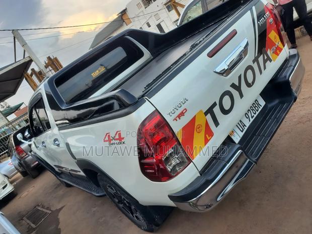 Toyota Hilux 2015 White